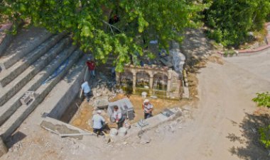 Anıt Ağacın Yeni Meydanı Tamamlanıyor