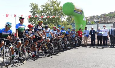 Grand Prix Erkekler Yarışı Kentin Zirvesiyle Start Aldı