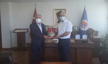 Üniversitemiz Rektörü Prof. Dr. Niyazi Can’ın, Mersin Üniversitesi Rektörü Prof. Dr. Ahmet Çamsarı’yı Ziyaretinde Pandemi Döneminde Eğitim ve İşbirliği Konuları Görüşüldü