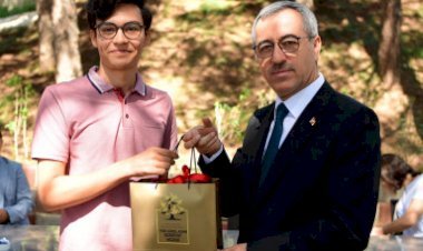 Gençlerimiz Geleceğimizin Teminatı