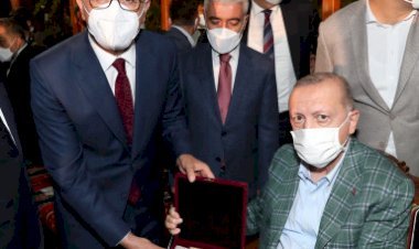 Cumhurbaşkanı Erdoğan’dan Yedi Güzel Adam’a Anlamlı Hediye