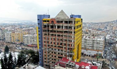 Özel İdare Binası’nda Cephe Söküm Çalışmaları Sürüyor