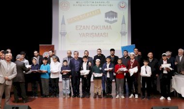 GENÇ BİLÂLLER EZAN OKUMA