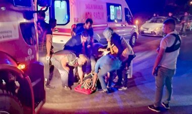 Domates Yüklü Traktör Çarpıştı