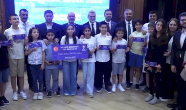 Bursluluk sınavında üstün başarı gösteren 11 öğrenci için ödül töreni düzenlendi