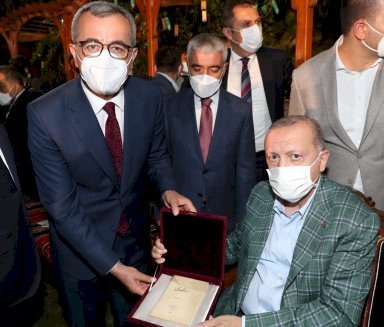 Cumhurbaşkanı Erdoğan’dan Yedi Güzel Adam’a Anlamlı Hediye