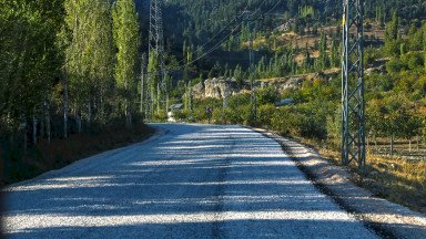 Çağlayancerit’te 40 Kilometre Yol Çalışması Yapıldı