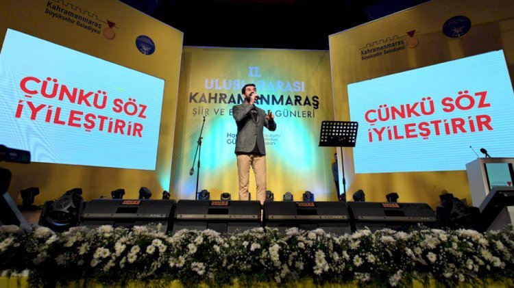 Sanatseverler Şiir Gecesine Akın Etti