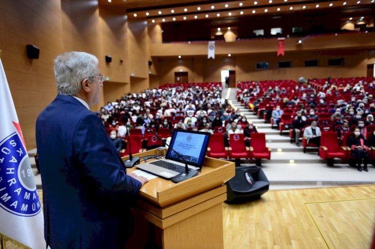 Üniversitemiz Tıp Fakültesi 2. Dönem Öğrencilerine Beyaz Önlükleri Törenle Giydirildi