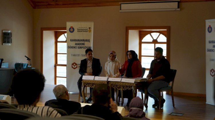 Öğrenci Sempozyumunda Öykü ve Roman Konuşuldu