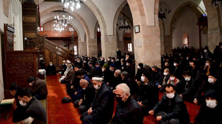 Tüm Camilerde Mevlid-i Şerif Okundu
