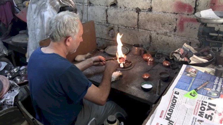 Ateşin başında alın teriyle mesleklerini yaşatıyorlar