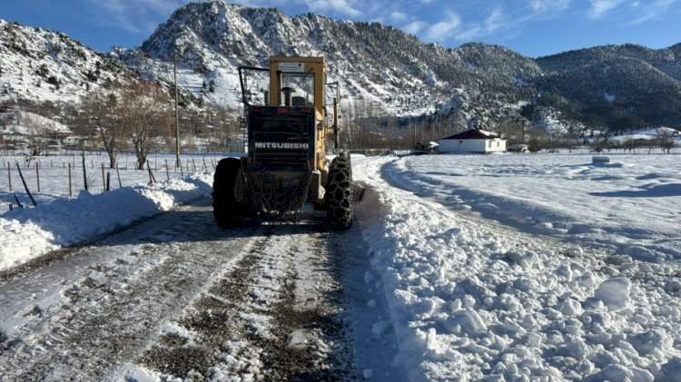 Büyükşehir’in Kırsalda Karla Mücadelesi Kesintisiz Sürüyor