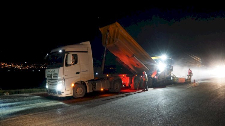 Büyükşehir’den Elmalar Yolunda Kesintisiz Asfalt Mesaisi