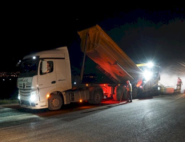 Büyükşehir’den Elmalar Yolunda Kesintisiz Asfalt Mesaisi